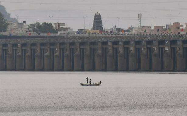 కృష్ణా నీటిపై కర్ణాటక నుంచి సమాచారం రావడం లేదు: తెలంగాణ, ఆంధ్రప్రదేశ్