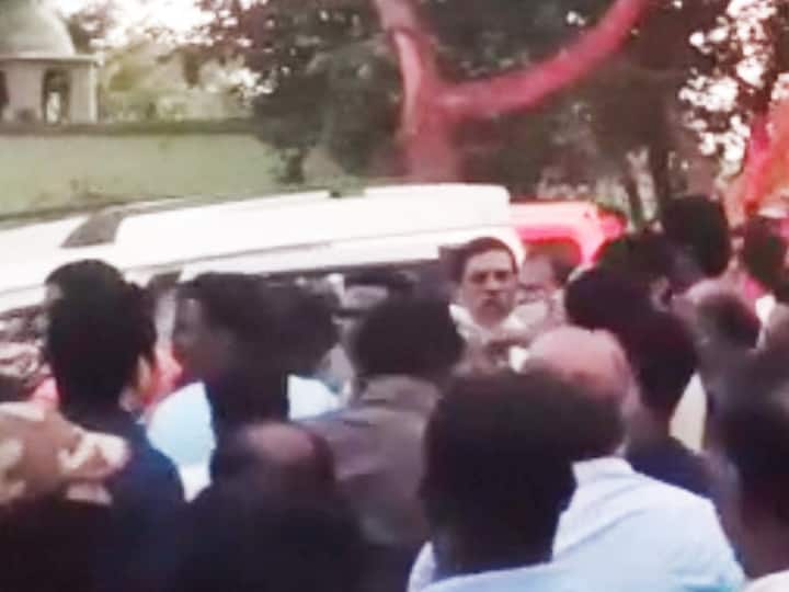 పశ్చిమ బెంగాల్ మంత్రి, టిఎంసి ఎమ్మెల్యే ముర్షిదాబాద్‌లో మాబ్ దాడిని ఎదుర్కొన్నారు.  టీఎంసీ వర్గ పోరు అనుమానం