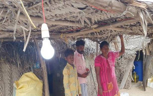 సౌరశక్తి భారతదేశంలోని మత్స్యకార సంఘాలకు స్వచ్ఛమైన శక్తి పరిష్కారాన్ని అందిస్తుంది