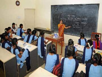 తమిళనాడు 1-12 తరగతుల విద్యార్థులకు ఈరోజు పాఠశాలలను తిరిగి తెరిచింది