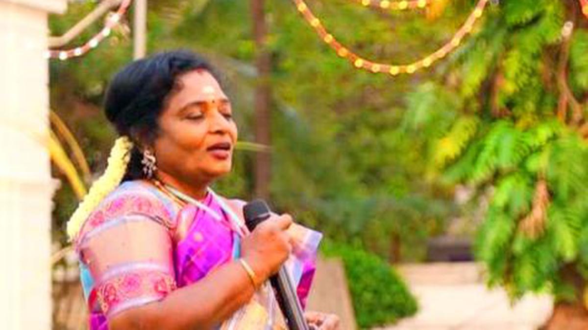 బడ్జెట్‌కు గవర్నర్‌ ఆమోదం కోరుతూ తెలంగాణ ప్రభుత్వం దాఖలు చేసిన రిట్‌ పిటిషన్‌పై హైకోర్టు మధ్యాహ్నం 2.30 గంటలకు విచారణ చేపట్టనుంది