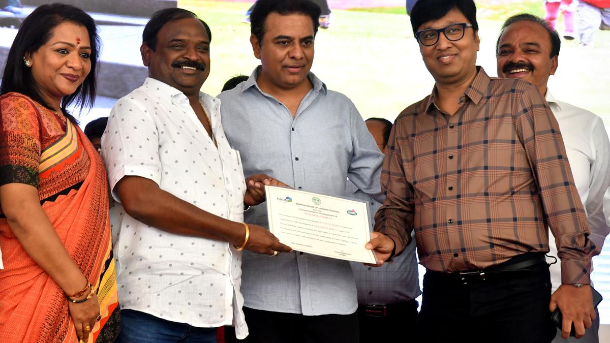 రియల్ ఎస్టేట్ డెవలపర్‌ల ద్వారా సరస్సు దత్తతను ప్రారంభించిన కేటీఆర్